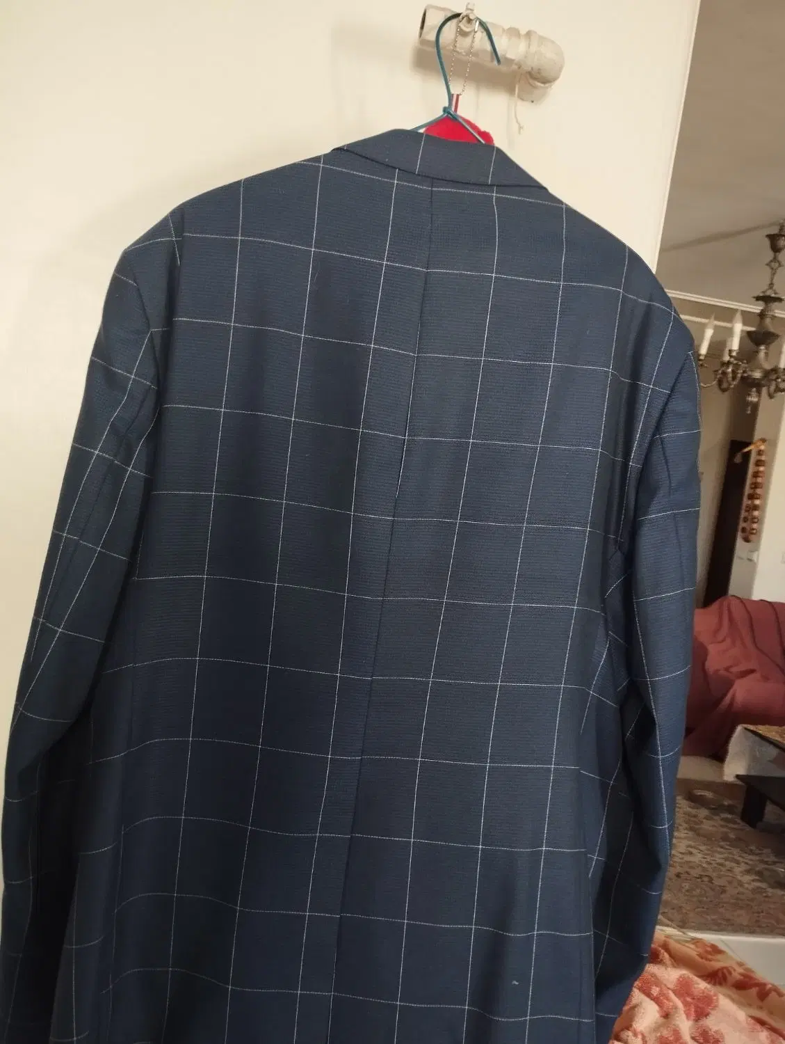 کوت|لباس|شیراز, گل سرخ|دیوار