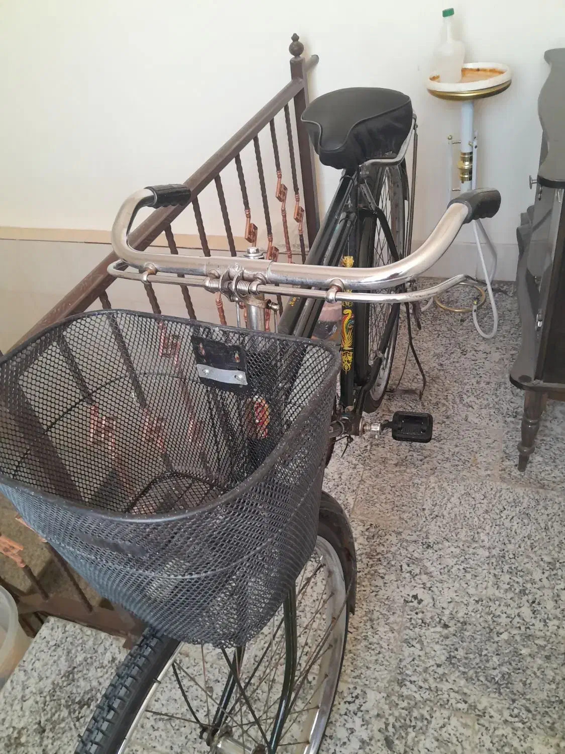 دوچرخه|دوچرخه، اسکیت، اسکوتر|برخوار, |دیوار