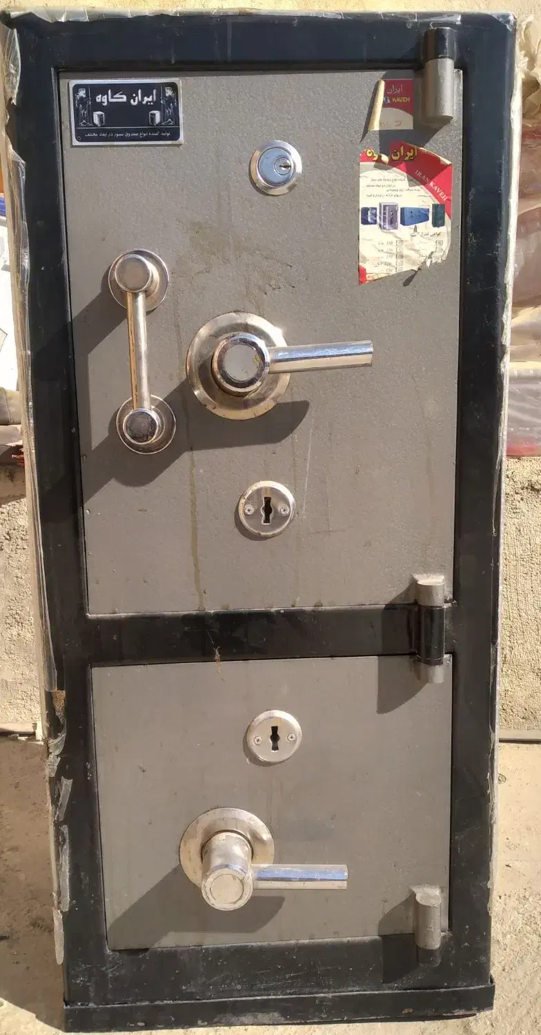 گاو صندوق|ابزارآلات|هشتگرد, طاووسیه|دیوار