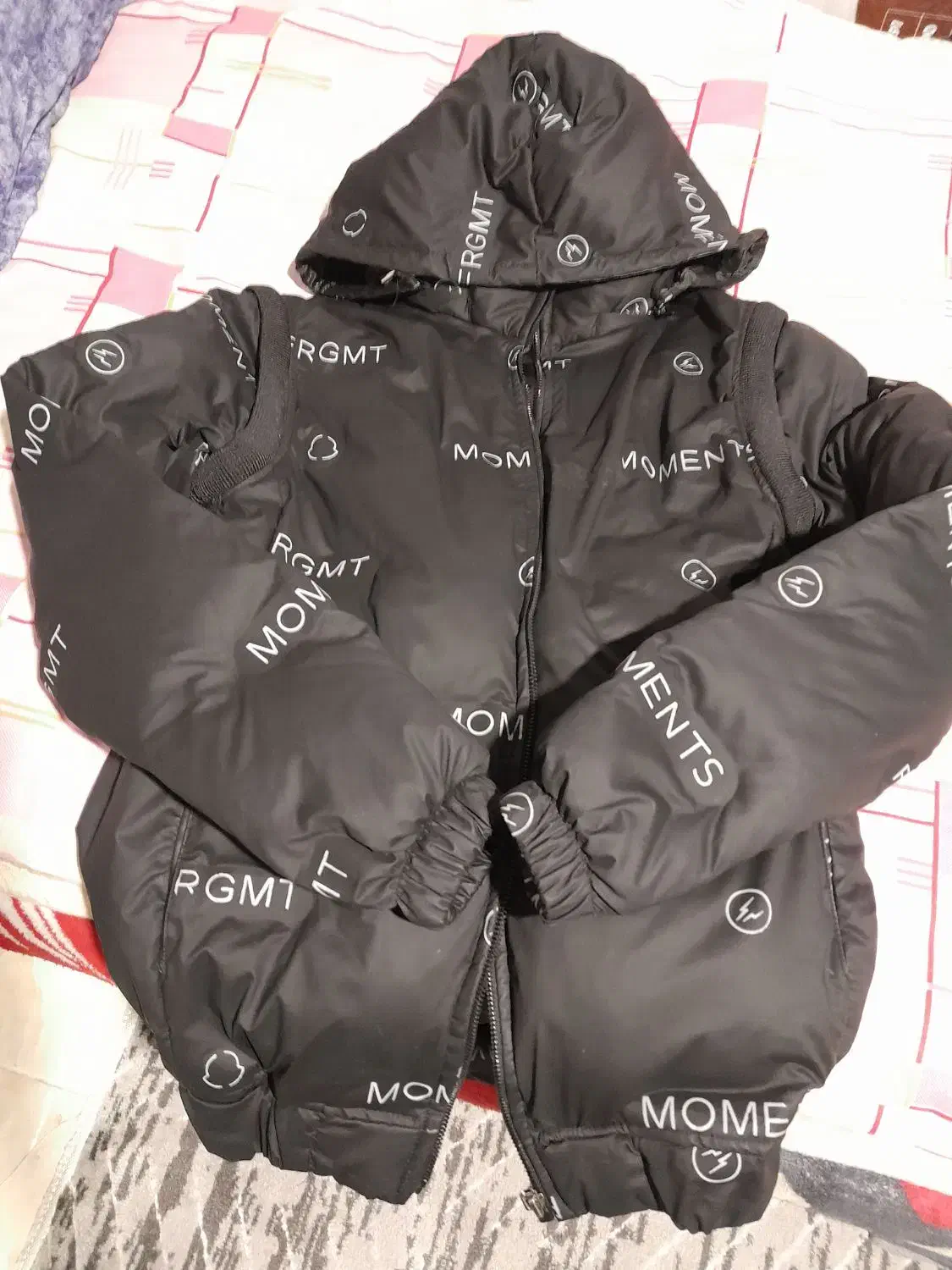 کاپشن|لباس|تهران, والفجر (افسریه)|دیوار