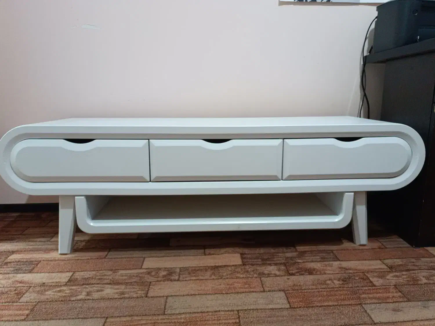 میزتی وی سفید|میز تلویزیون|بوشهر, |دیوار