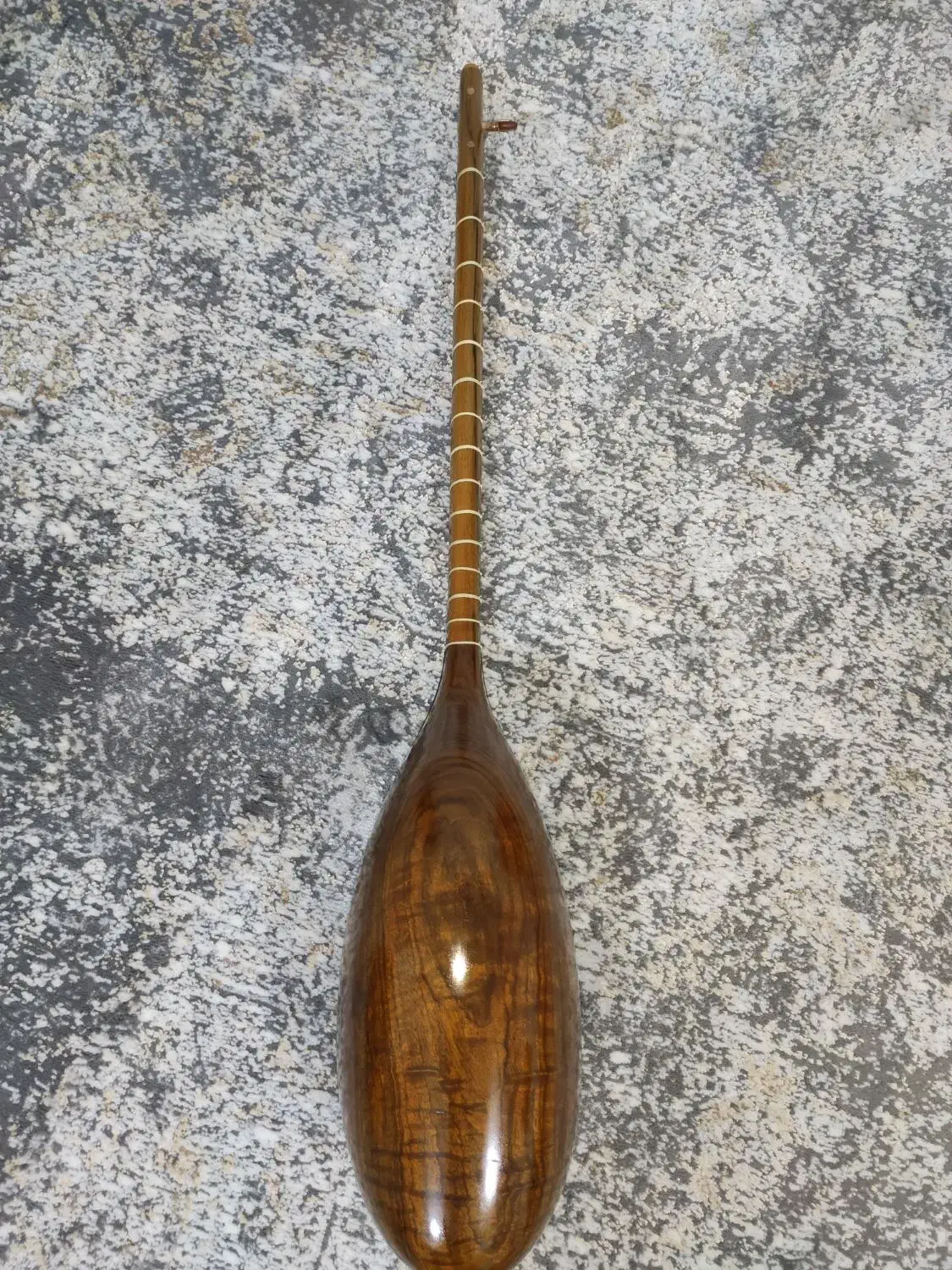 تنبور کاسه ای|سازهای سنتی|کرمانشاه, |دیوار