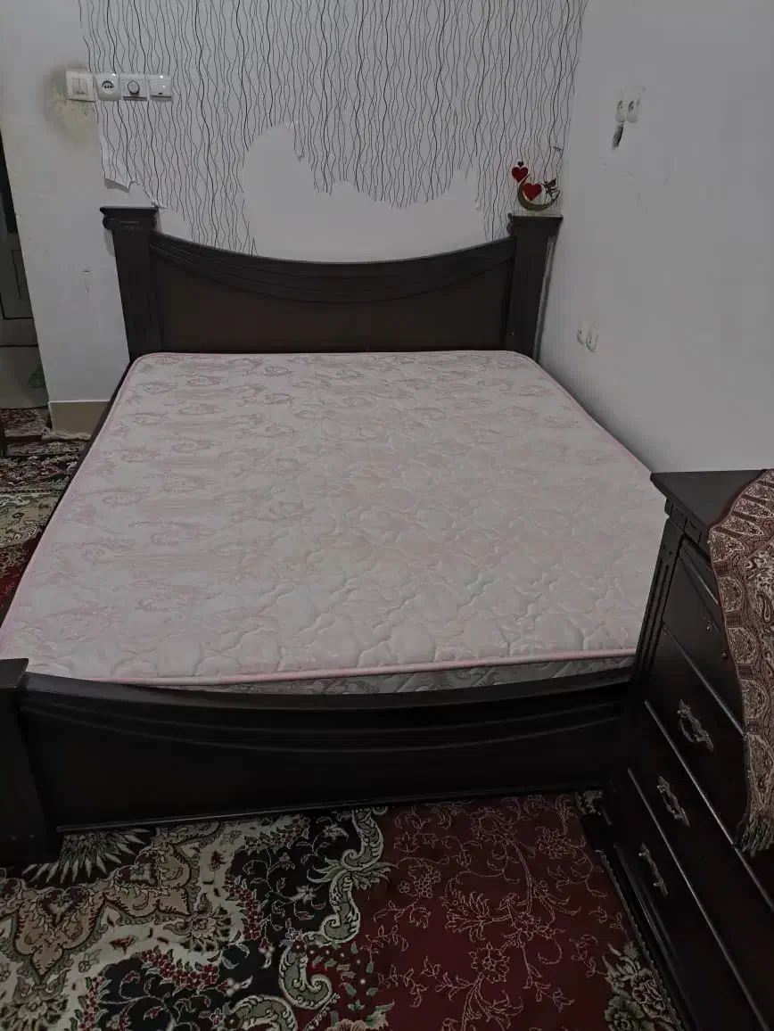 تخت و خوشخواب و جلو مبلی تمیز در حد نو|تخت و سرویس خواب|خورموج, |دیوار