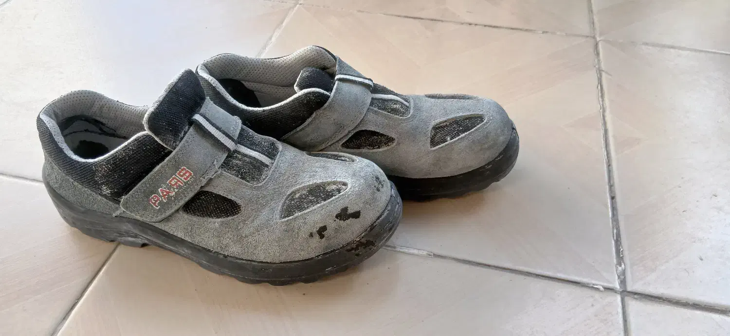 کفش کار|کیف، کفش، کمربند|بندر ترکمن, |دیوار