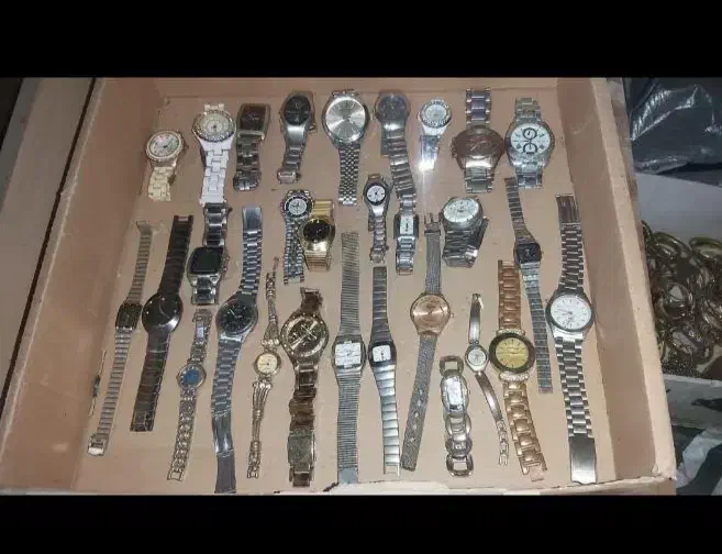 ۴۰۰ عدد ساعت مچی باتری خور دست دوم|ساعت|قهدریجان, |دیوار