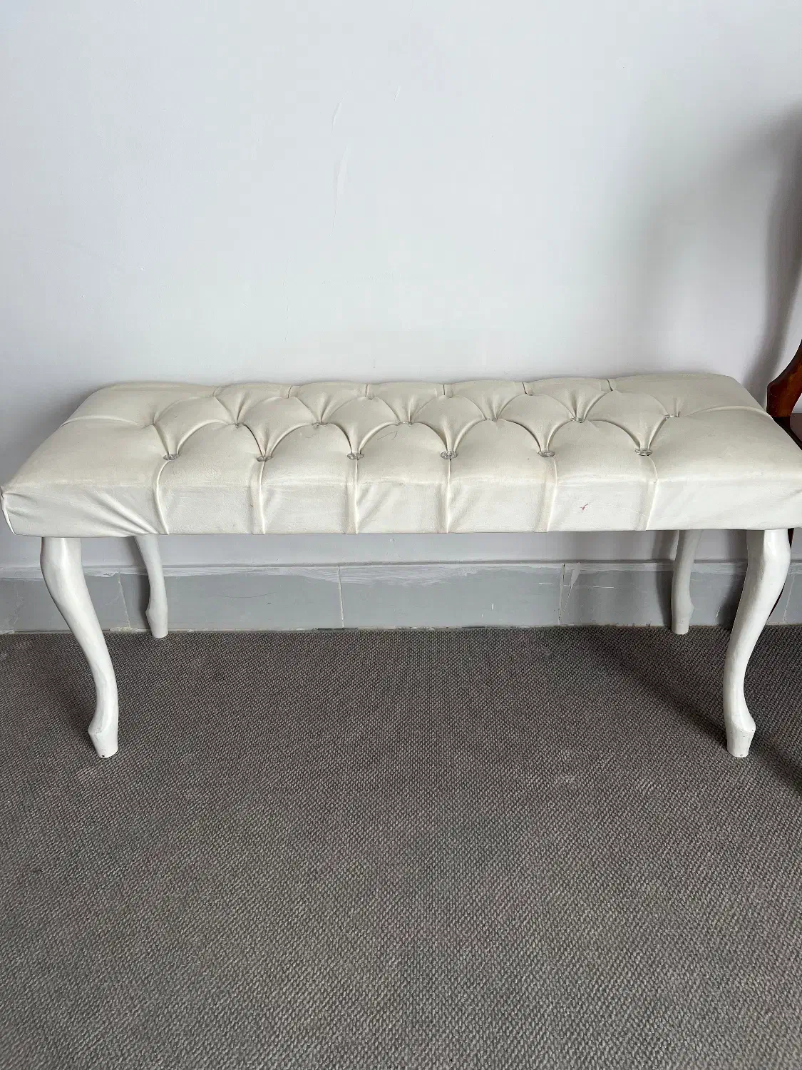 پاف کنار تخت سفید|مبلمان خانگی و میز عسلی|قزوین, |دیوار