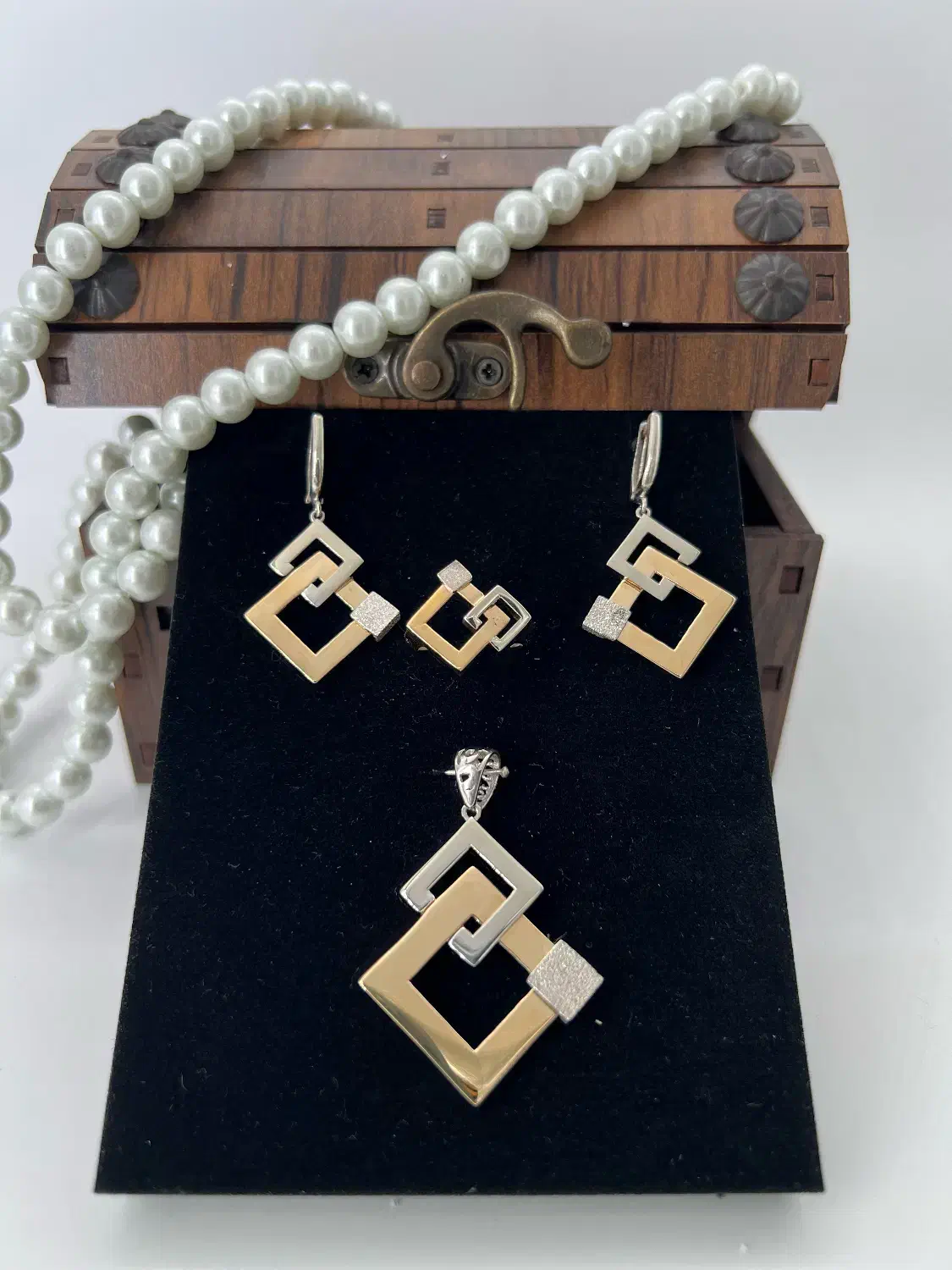 طلا نیم ست در حد نو بدون اجرت|جواهرات|بندرعباس, |دیوار