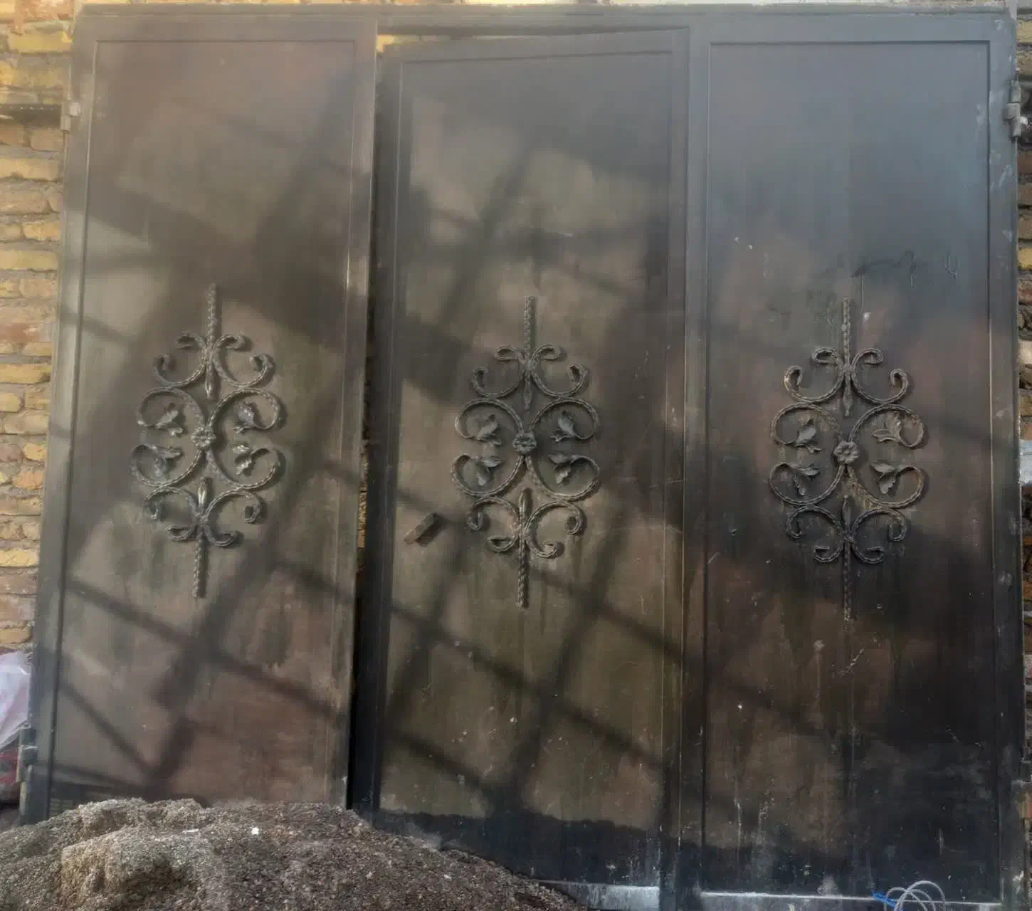 در حیاط|مصالح و تجهیزات ساختمان|مشهد, موعود|دیوار