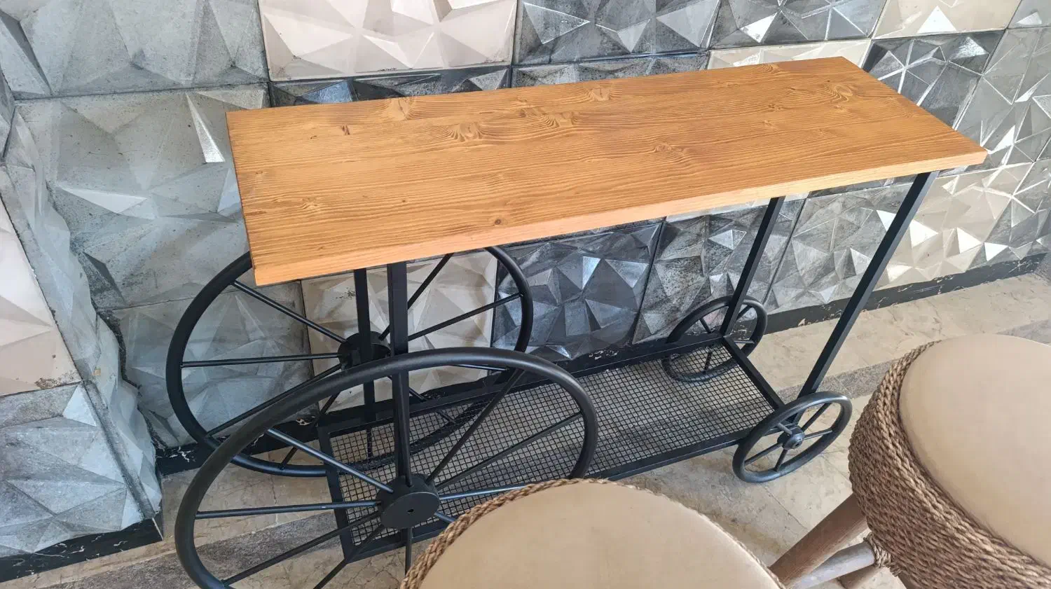 میز و دو عدد صندلی|میز و صندلی غذاخوری|ساری, |دیوار