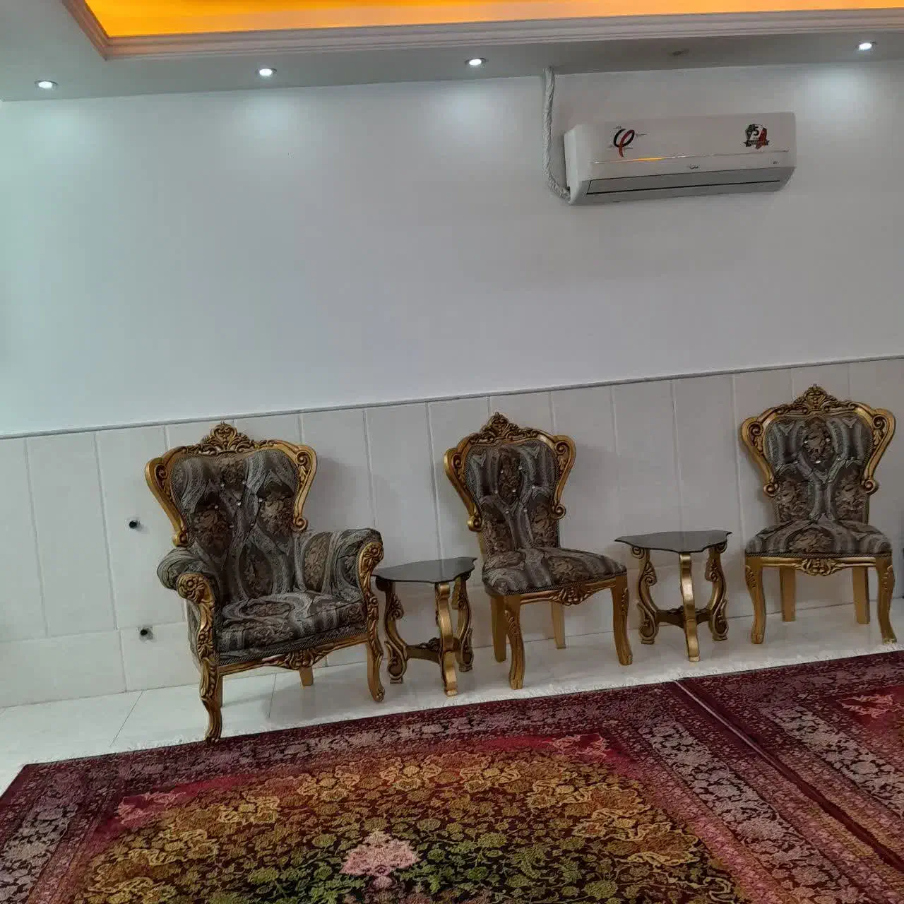 مبل 9نفره سلطنتی|مبلمان خانگی و میز عسلی|قم, لسانی|دیوار