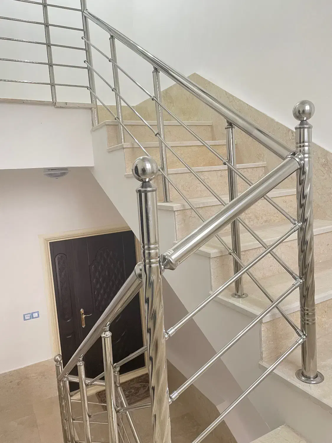 نرده استیل و آلومنیوم|خدمات پیشه و مهارت|آذرشهر, |دیوار