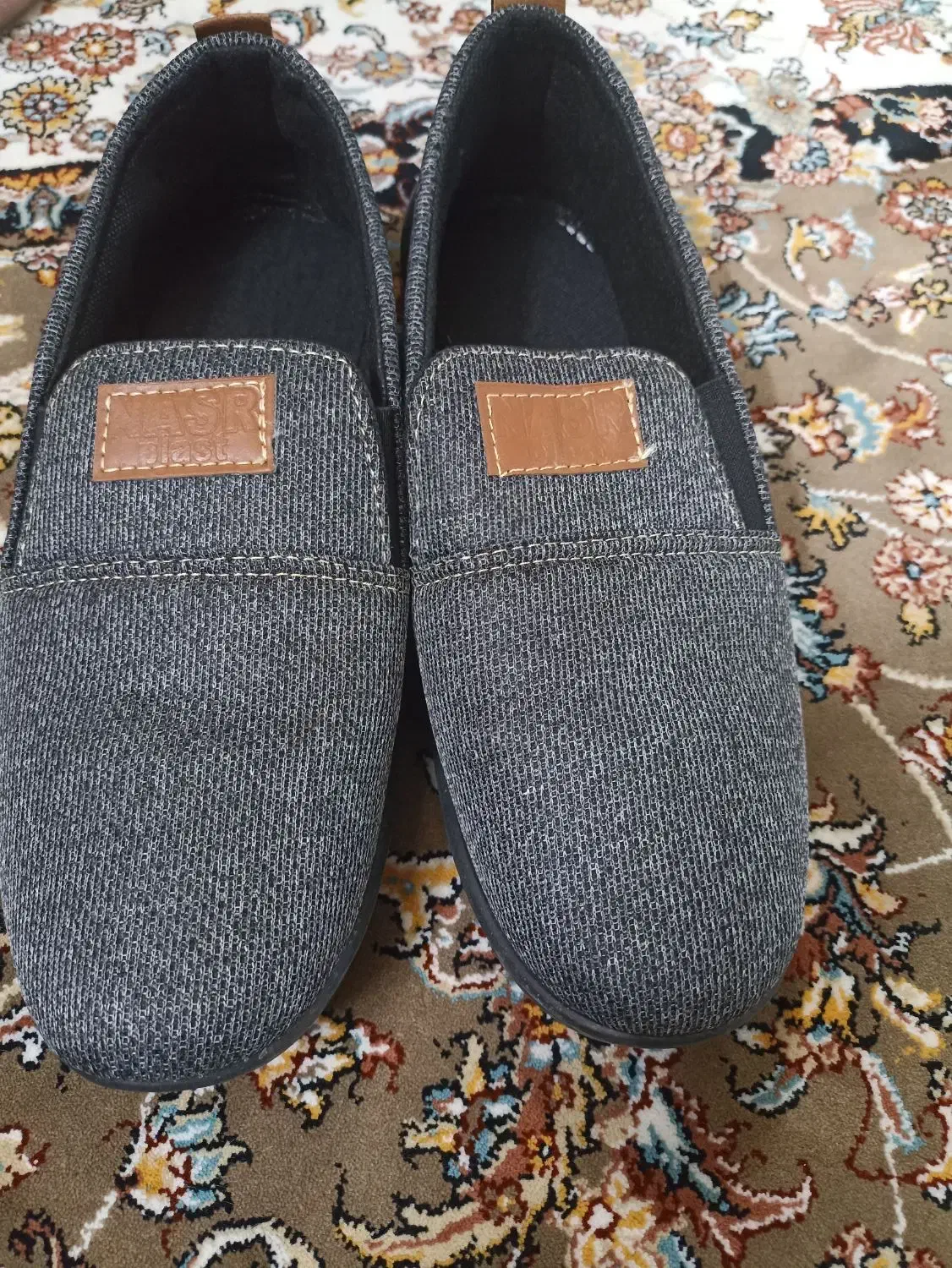 ۲جفت کفش راحتی|کیف، کفش، کمربند|خوی, |دیوار