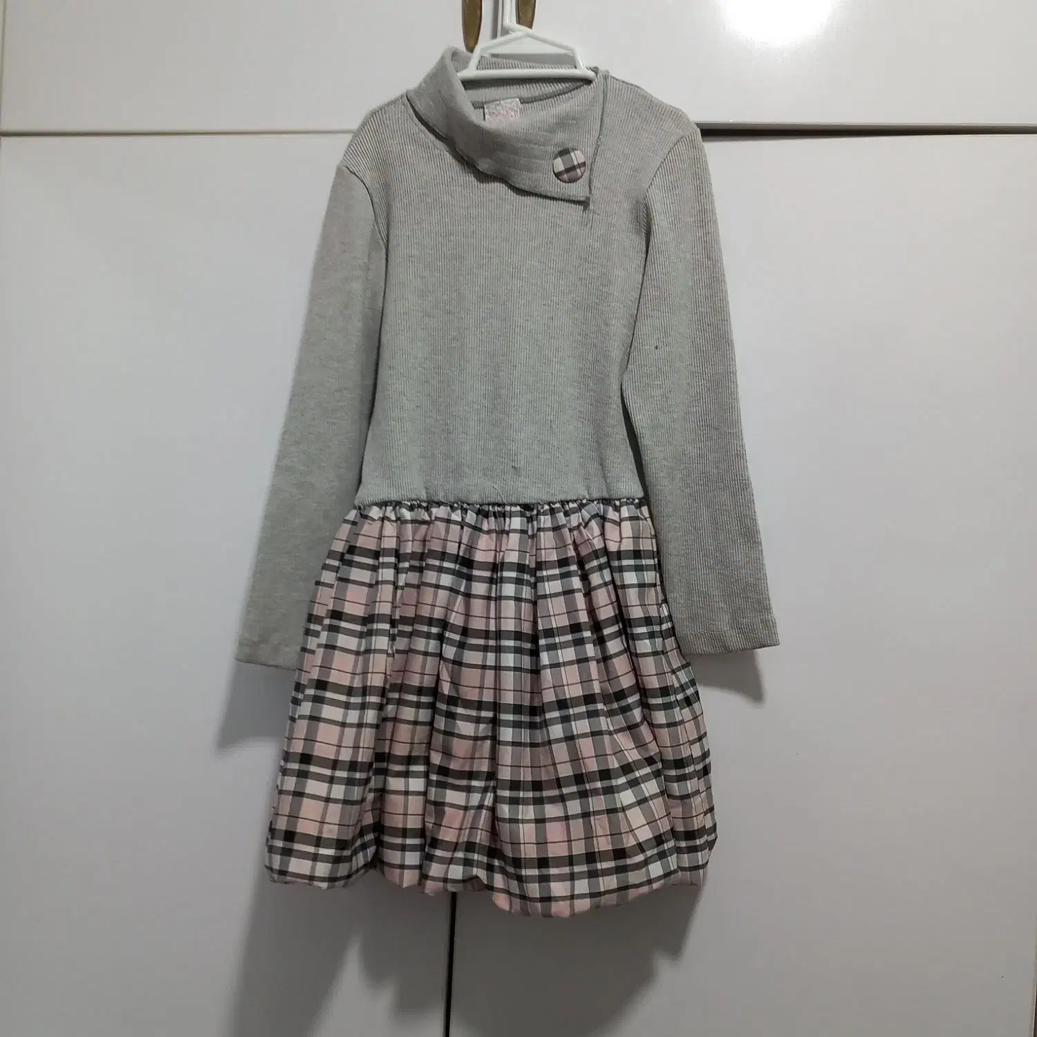 تعدادی لباس دخترونه مناسب ۶سال|کفش و لباس بچه|قزوین, |دیوار