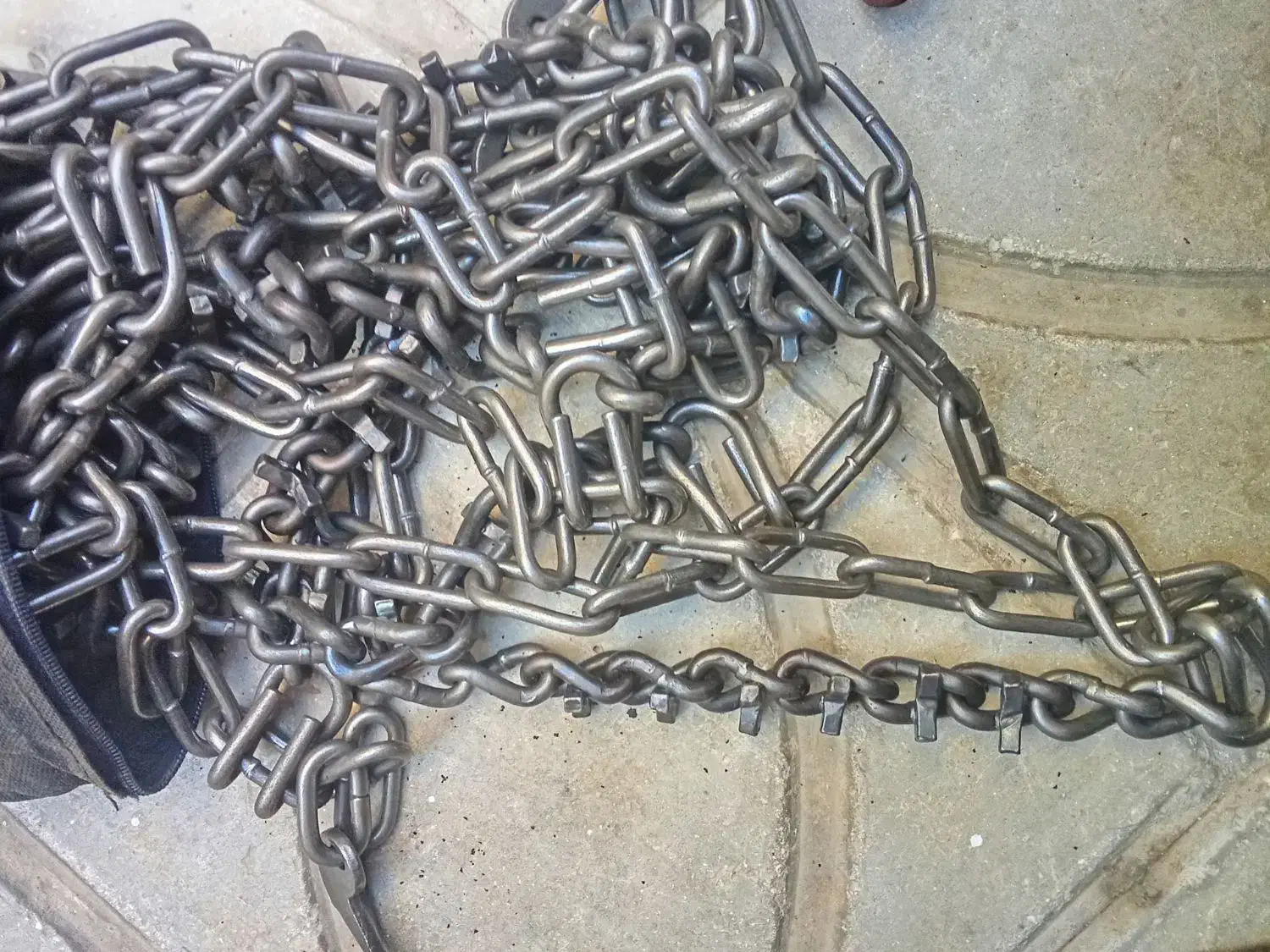 زنجیر چرخ خاور|قطعات یدکی و لوازم جانبی|شیراز, شاپورجان|دیوار