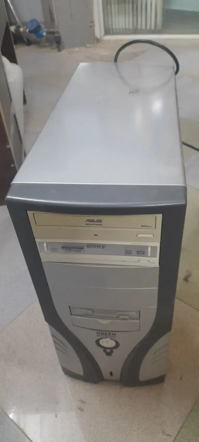 کیس قدیمی کاملا سالم|رایانه رومیزی|قم, زنبیل آباد|دیوار