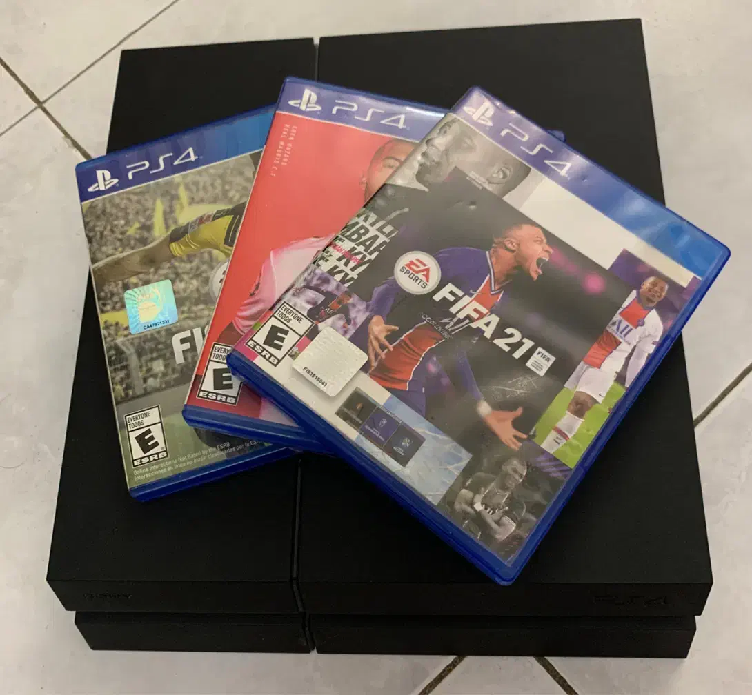 Ps4 1tera بسیار تمیز و کاملا در حد نو همراه ۲ دسته|کنسول، بازی ویدئویی و آنلاین|تهران, پاسداران|دیوار