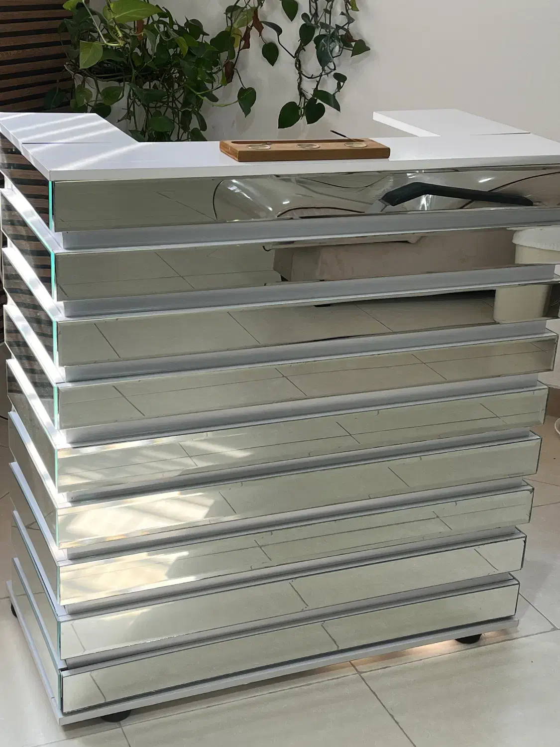 وسایل سالن زیبایی|آرایشگاه و سالنهای زیبایی|چالوس, |دیوار