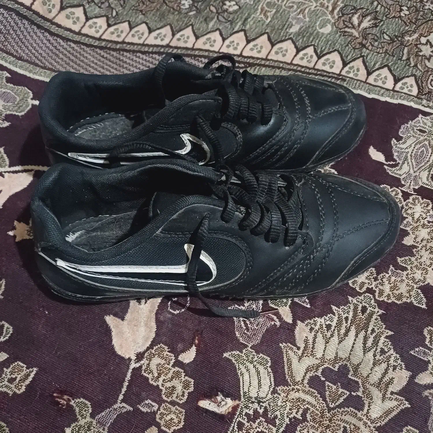 کفش سالنی و چمنی|کیف، کفش، کمربند|سراوان, |دیوار