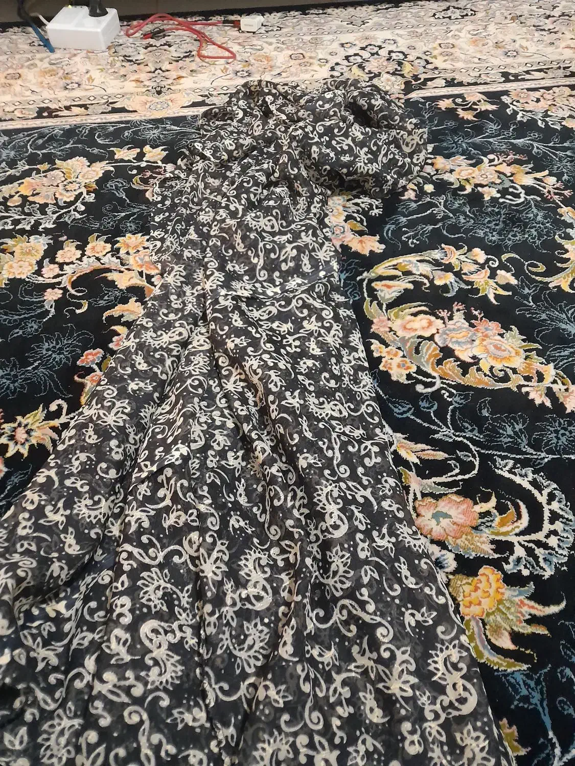 چادر دوخته شده|لباس|شهریار, شهریار|دیوار