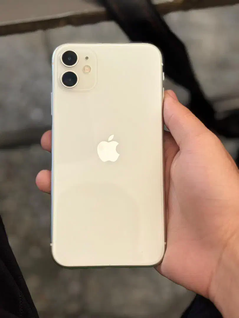 گوشی ۱۱ نرمال بسیار تمیز|موبایل|یزد, |دیوار