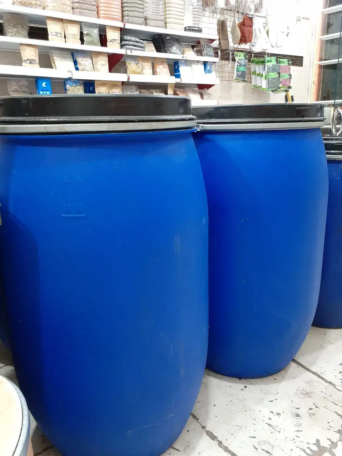 بشکه ۲۲۰ لیتری خارجی|ظروف نگهدارنده، پلاستیکی، یکبارمصرف|ابهر, |دیوار