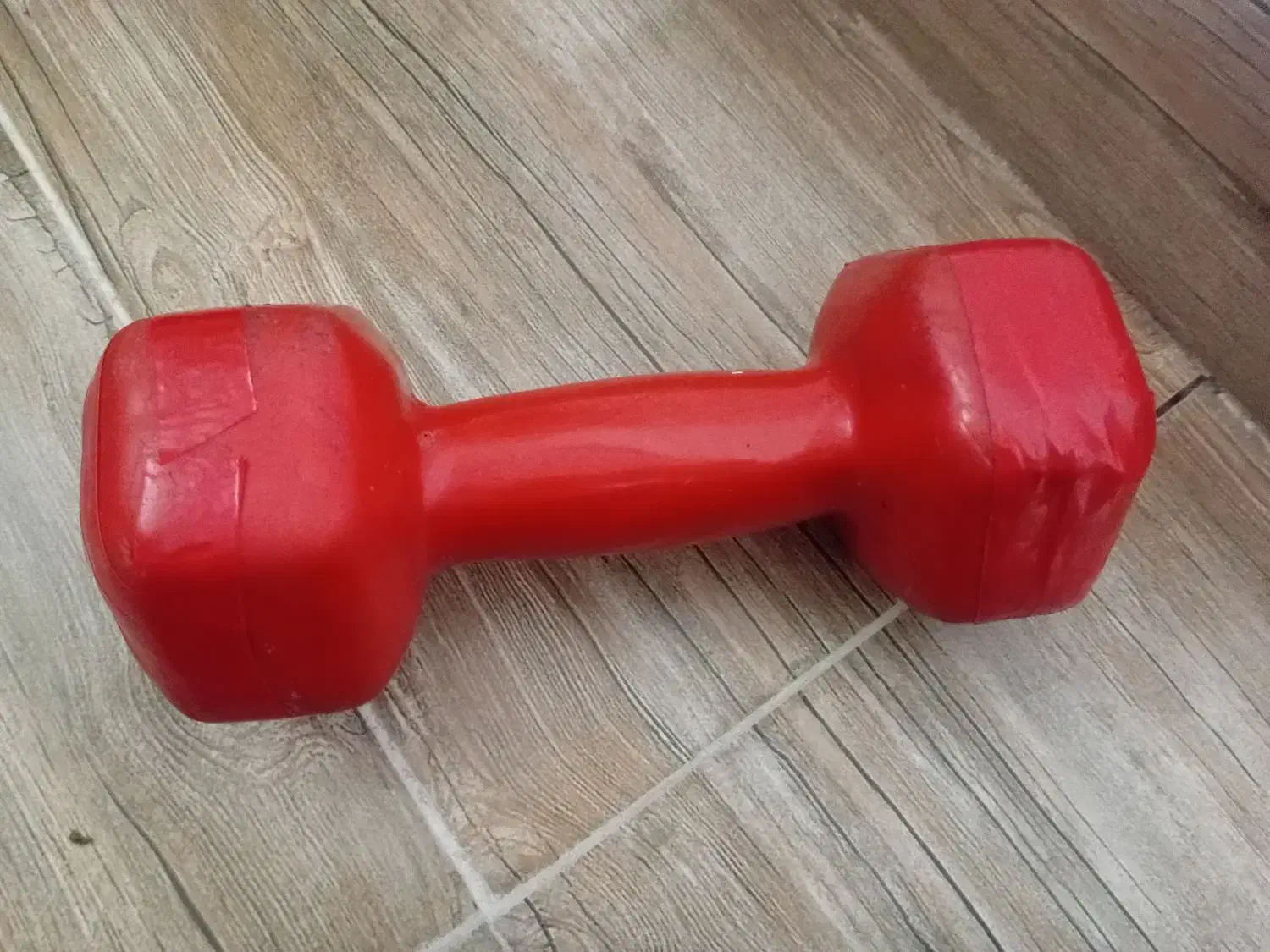 دمبل ۵ کیلویی قرمز رنگ|تجهیزات ورزشی|رشت, معلم|دیوار