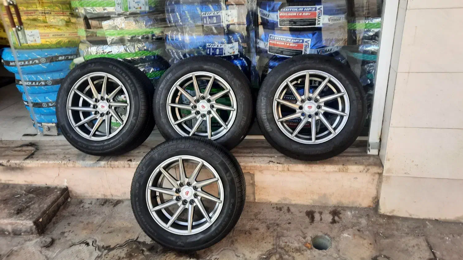 لاستیک دولتی بارزکویر یزد و رینگ خرچنگی صلیبی ووسن|قطعات یدکی و لوازم جانبی|شاهینشهر, شهرک ردانی پور|دیوار