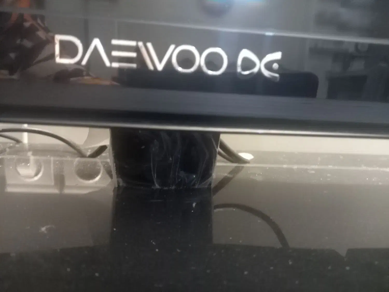 تلویزیون با میز تلویزیون . سایز ۴۸  مدل دوو.سالم|تلویزیون و پروژکتور|اصفهان, شاهزید|دیوار