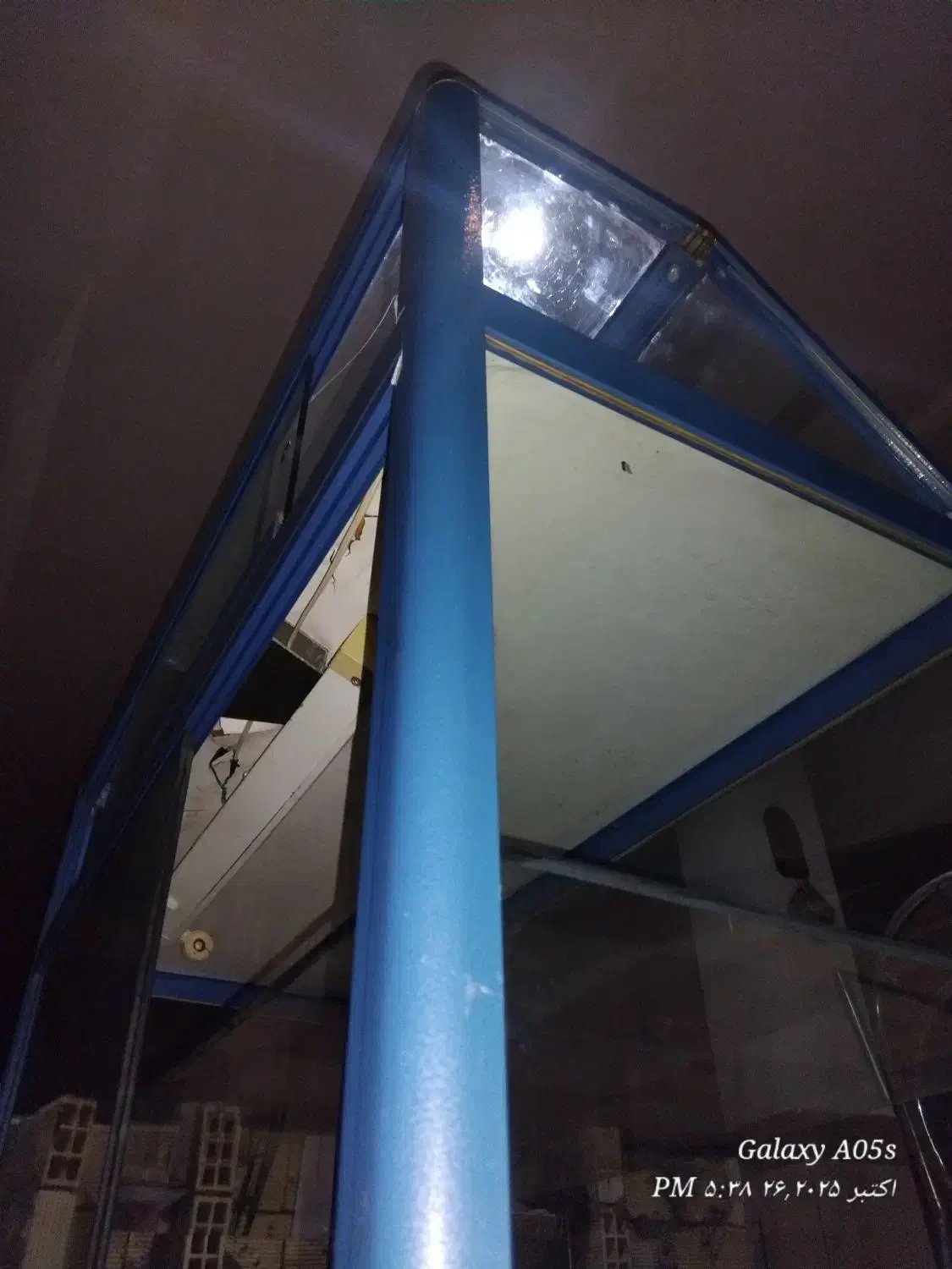 دو عدد ویترین شیشه ای با اسکلت آلومنیوم|بوفه، ویترین، کنسول|لاران, |دیوار