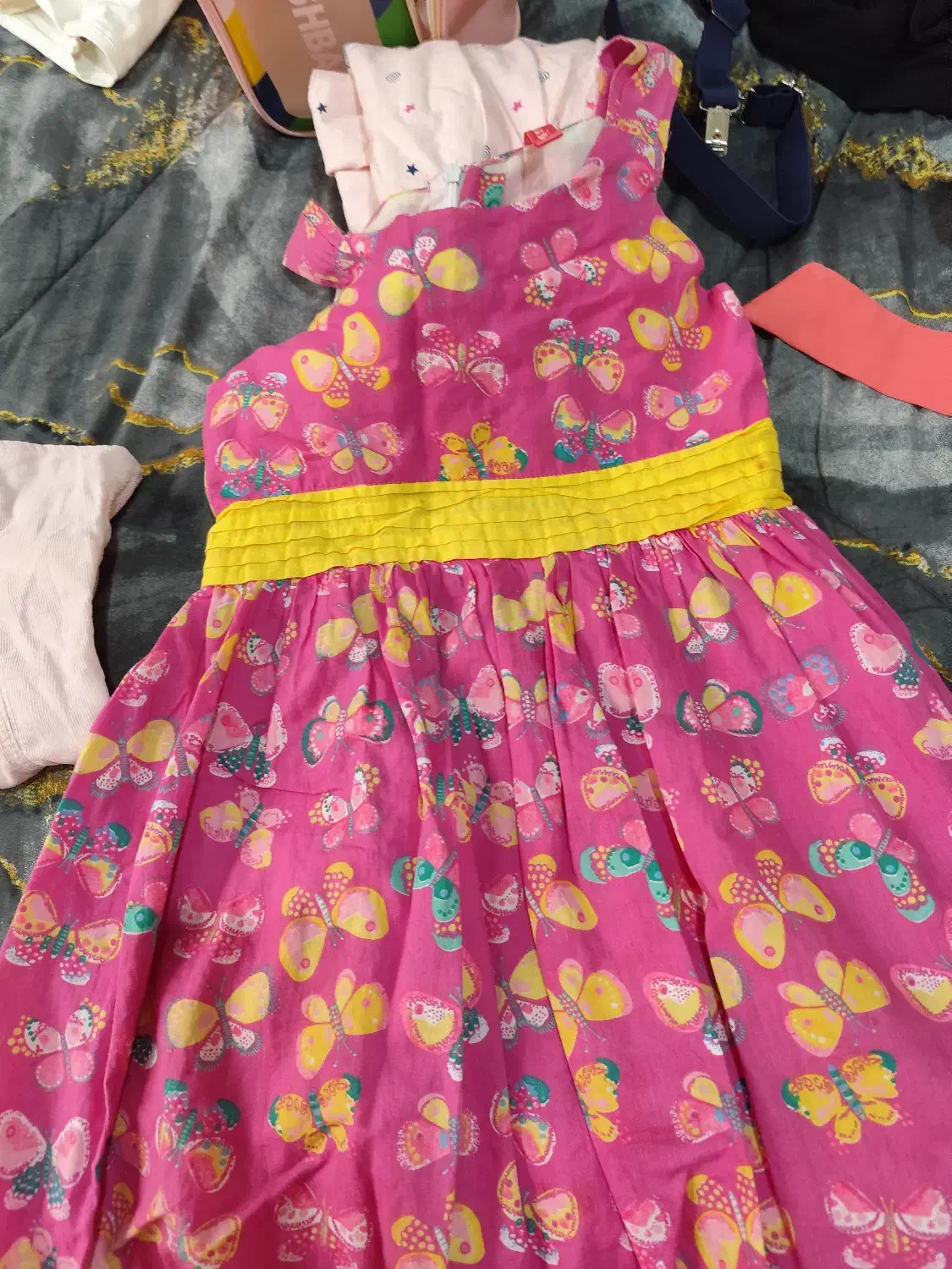 تعدادی لباس|کفش و لباس بچه|مشهد, سجاد شهر|دیوار