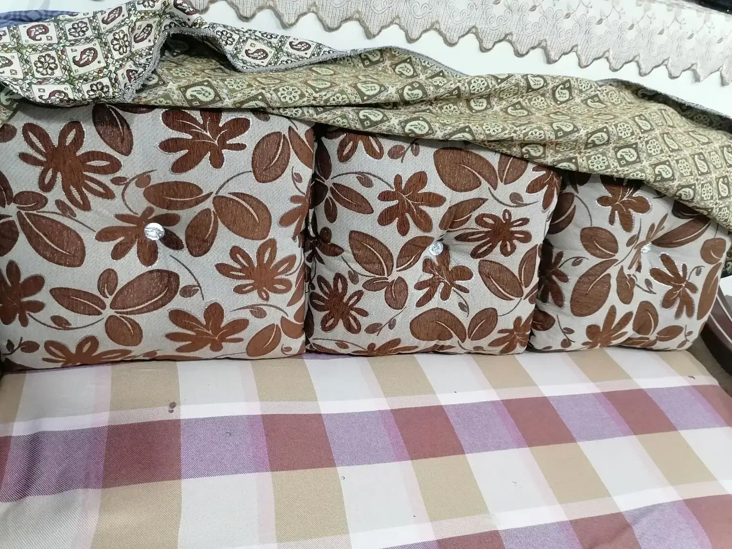 مبل راحتی 7نفره تمیز وسالم|مبلمان خانگی و میز عسلی|کاشان, عربها|دیوار