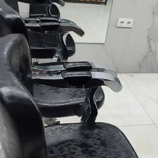فروش صندلی و تخت مژه ترولی و کله مانکن آرایشگاه|آرایشگاه و سالنهای زیبایی|تهران, نیروی هوایی (پیروزی)|دیوار