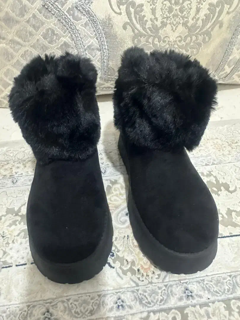 یک عدد کفش زنانه هاک خزدار|کیف، کفش، کمربند|ارومیه, |دیوار