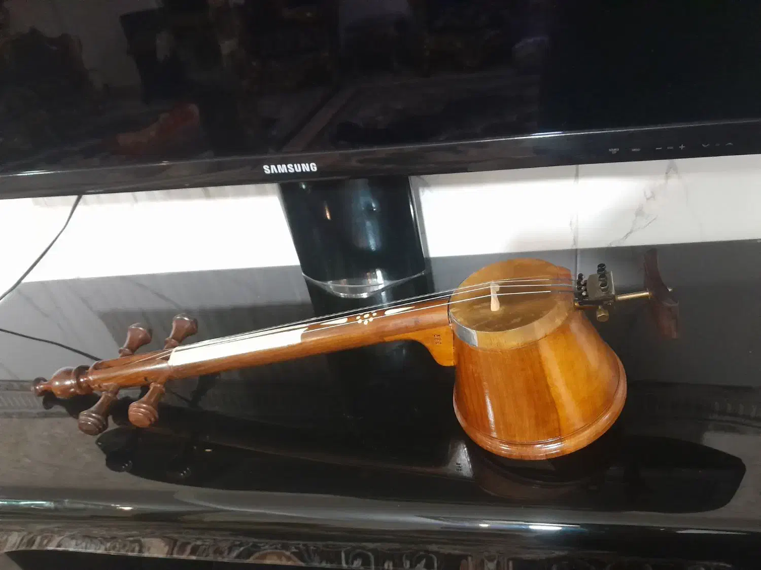 کمانچه کاملا حرفه ای کددار و تاریخ ساخت|سازهای سنتی|بروجرد, |دیوار