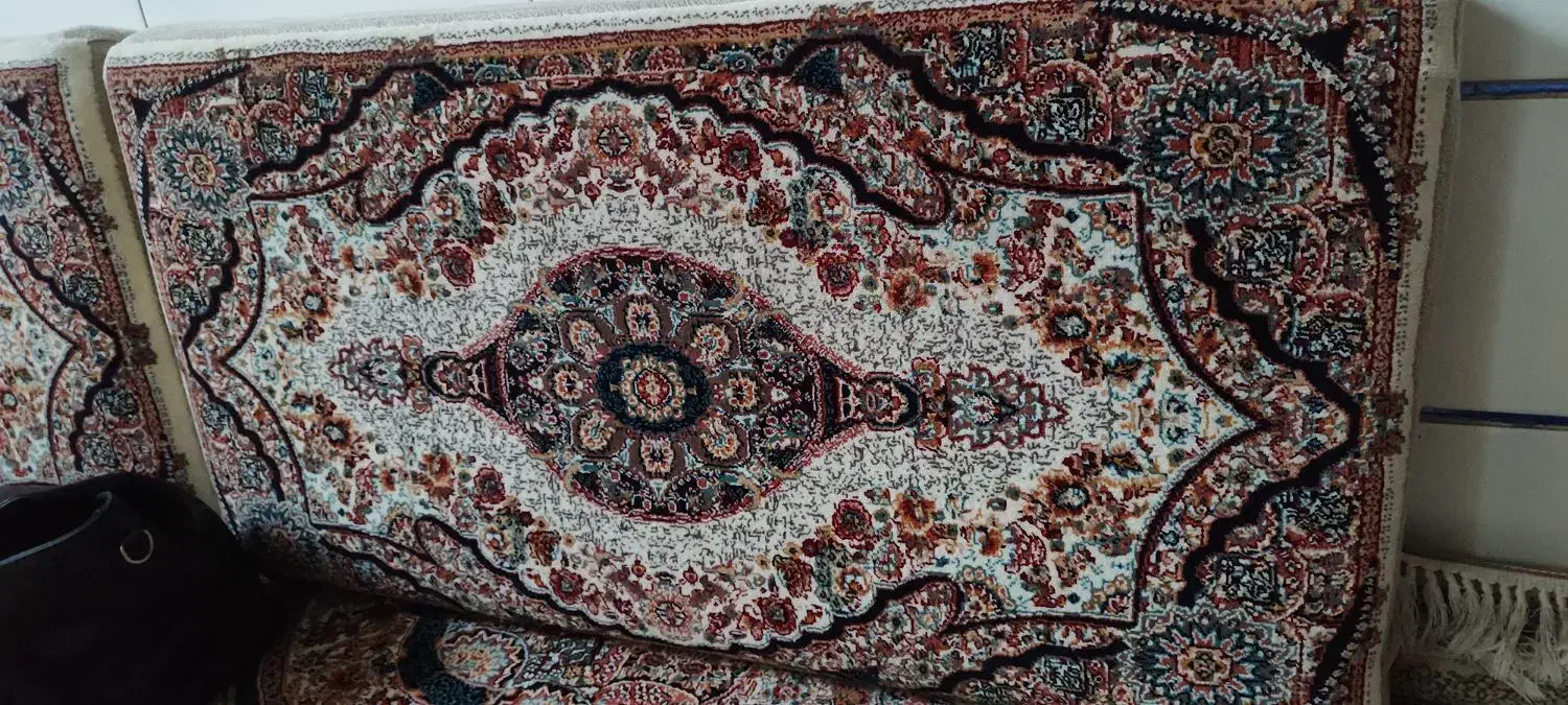 دو تا پشتی|پشتی|آبیک, |دیوار