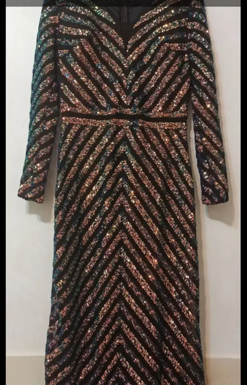 لباس مجلسی|لباس|پیر بکران, |دیوار