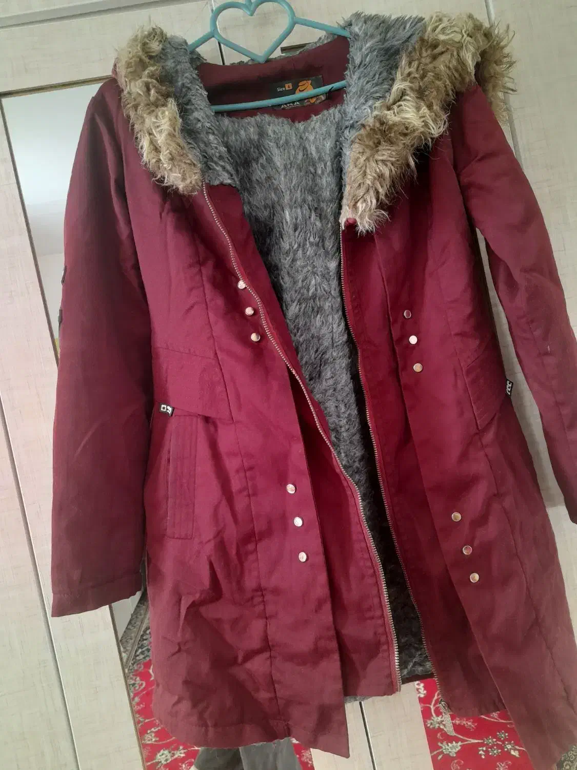 پالتو|لباس|ایوان, |دیوار