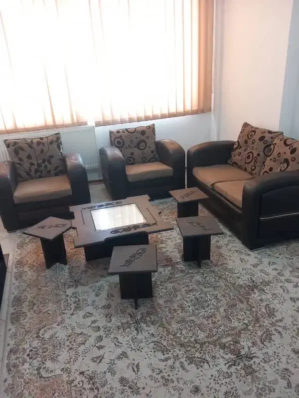 مبلمان  و میز عسلی ۴ نفره شیک رنگ شکلاتی|مبلمان خانگی و میز عسلی|فولادشهر, فولادشهر|دیوار