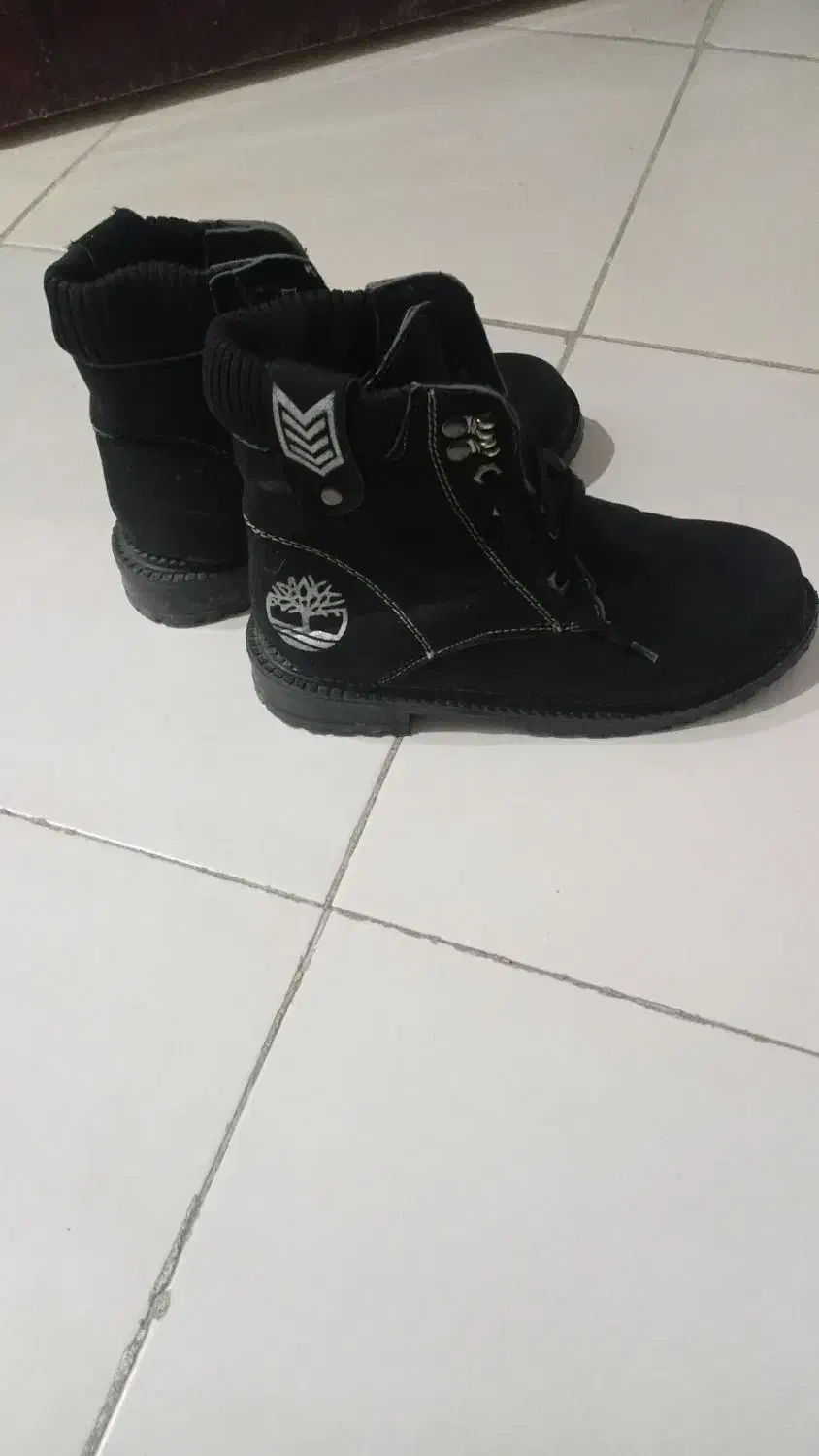 نیم بوت|کیف، کفش، کمربند|رودهن, |دیوار