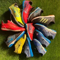 کفش سالنی و چمن مصنوعی