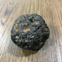 شهاب سنگ با جذب مغناطیس و چگالی بالا