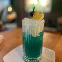 به یک سالندار و باریستا خانم نیازمندیم