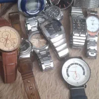 تعدادی ساعت سالم و نیاز مند به سرویس