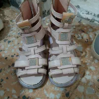 شیش جفت کفش|کیف، کفش، کمربند|قروه, |دیوار