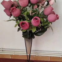 گلدان و گل مصنوعی