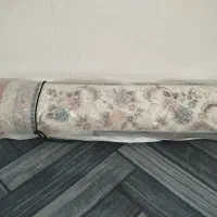 یک عدد فرش نو تازه خریده شده