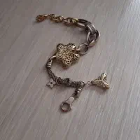معاوضه دستبند جتاش با النگو اماراتی