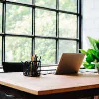 منشی و دستیار مدیر