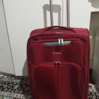 چمدان بزرگ قرمز رنگ