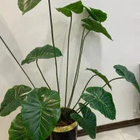 گل مصنوعی با گلدان